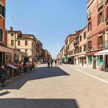 Ca'lina Near Biennale Apartment *