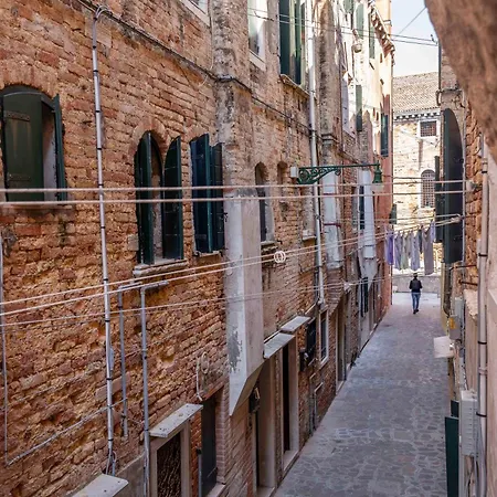 Ca'lina Near Biennale Apartment *