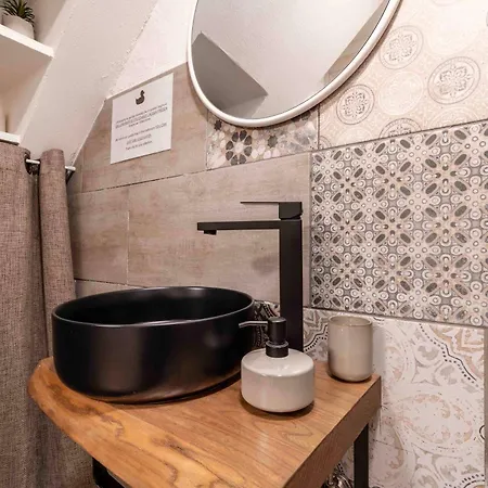 Ca'lina Near Biennale