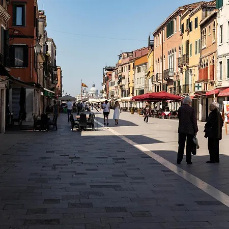 Ca'lina Near Biennale