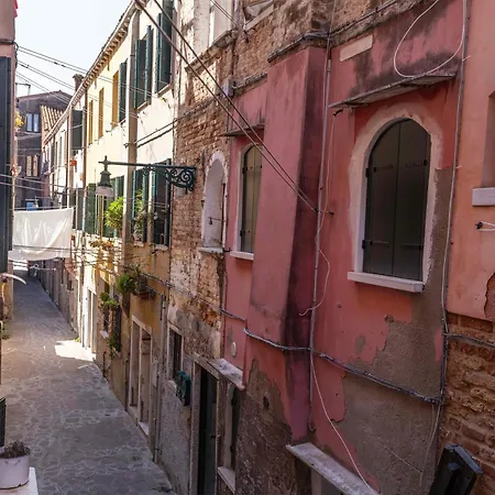 Ca'lina Near Biennale